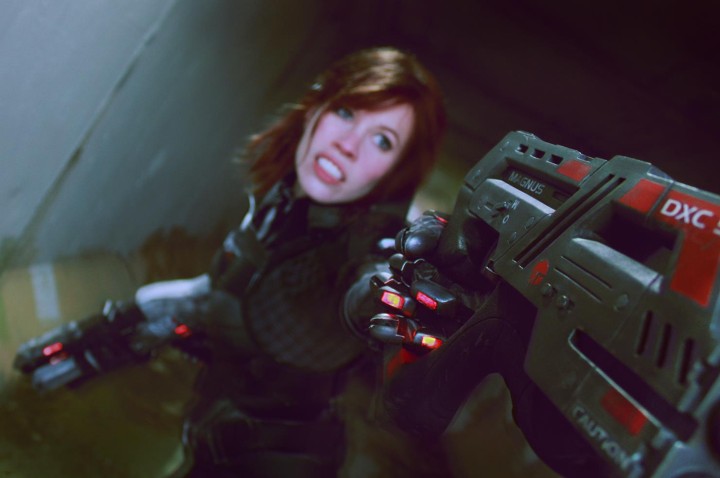 Cosplay-Freya-Willia-Cosplay-Femshep-Firearm-Magnus