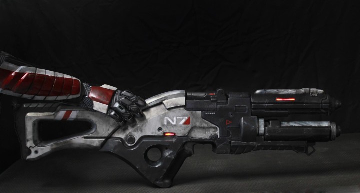 Cosplay-Freya-Willia-Cosplay-Femshep-Firearm-Replica