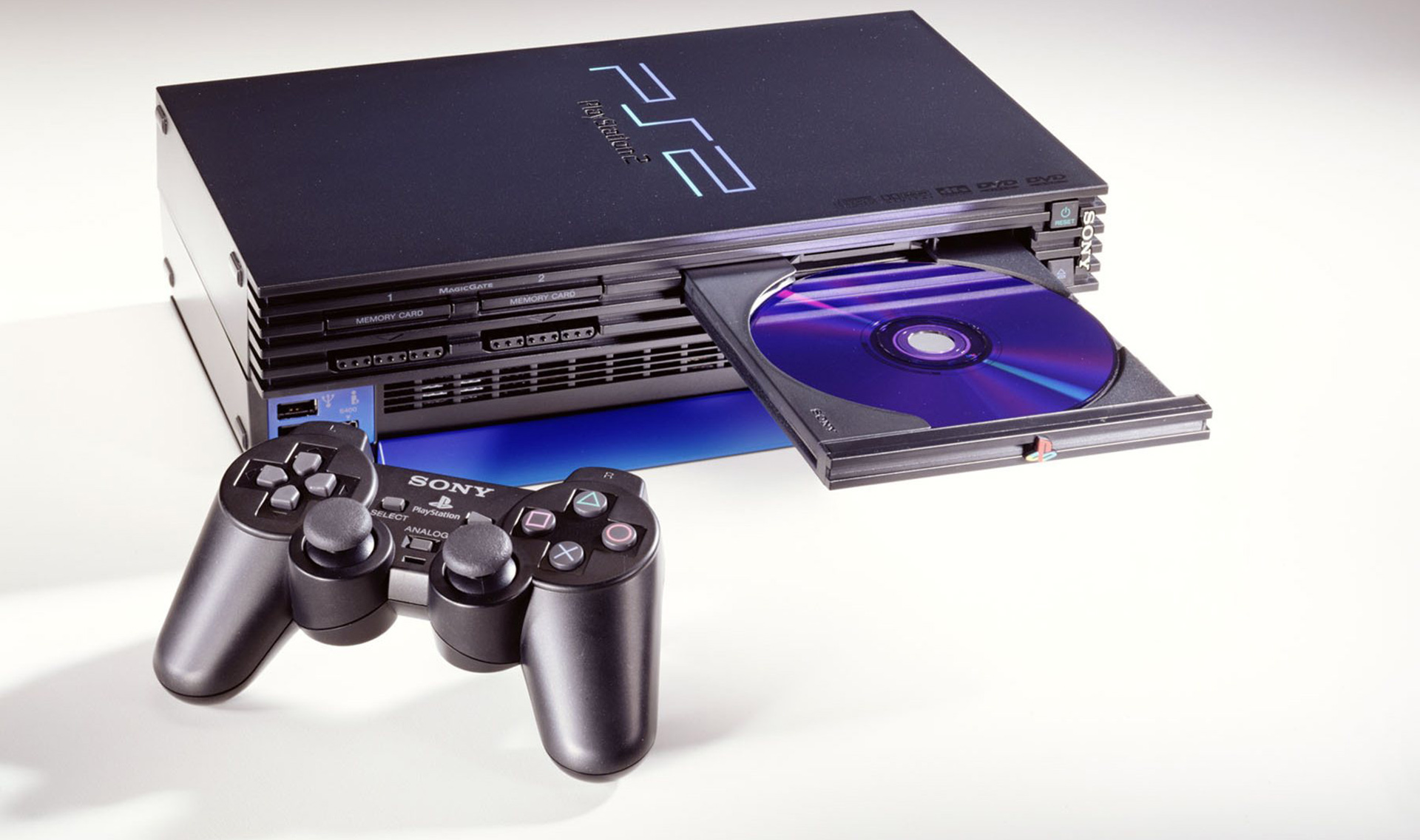 Ps2 дата выхода. Sony PLAYSTATION 2 ps2. Sony PLAYSTATION 5 ps2. PLAYSTATION 2 консоль. ПС 2 слим.